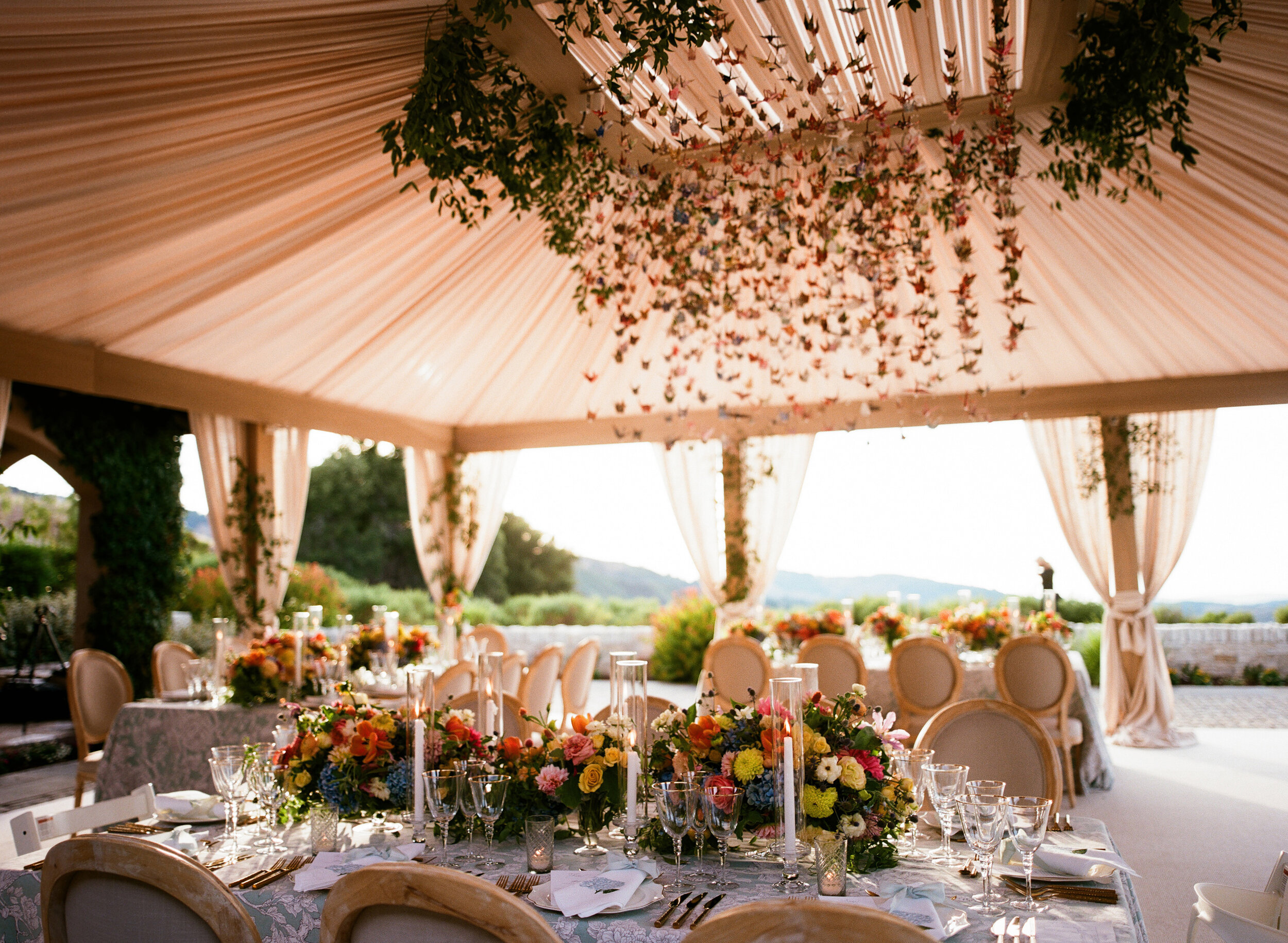 beautiful-outdoor-tented-wedding