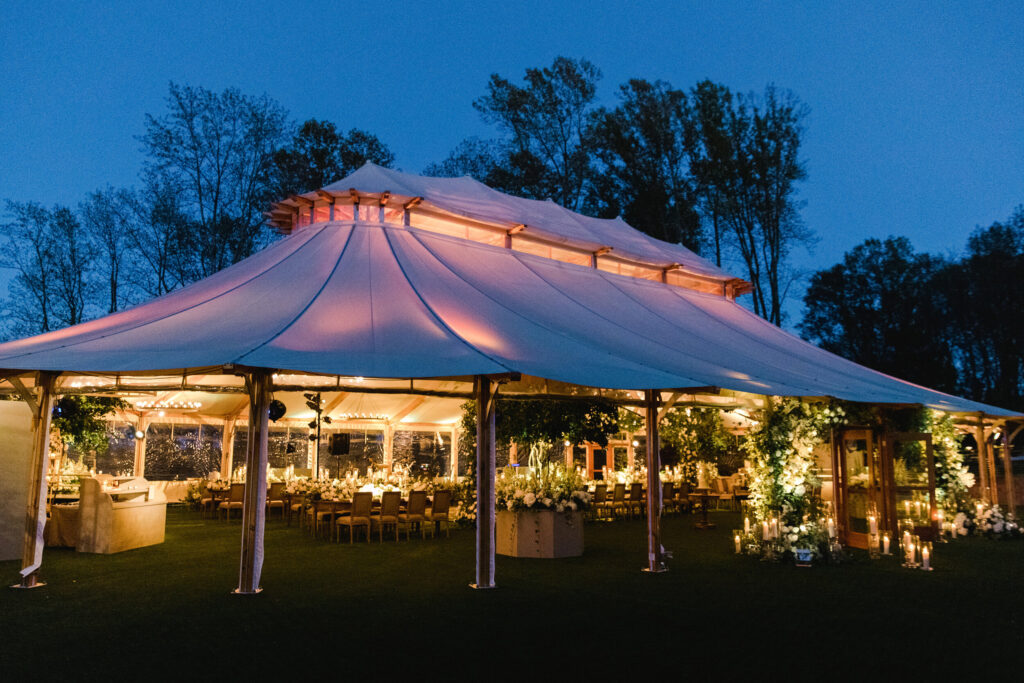 sophisticated-wedding-tent-at-dawn
