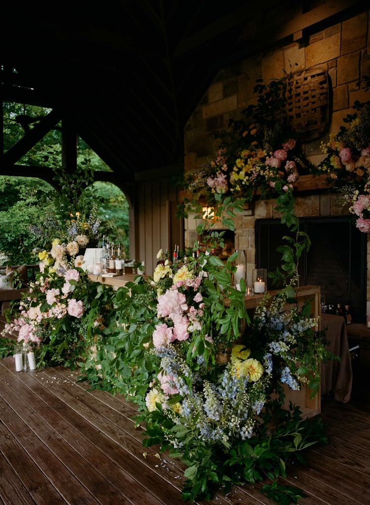 sophisticated-destination-wedding-blackberry-farm-Liz-Banfield-country-tennessee-details-beautiful-quiet-luxury-mindy-rice-floral