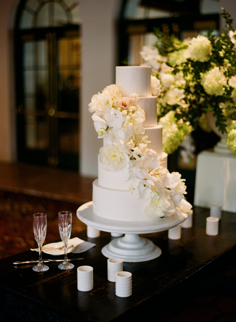 five-tier-cake-with-white-floral-arrangement-decoration
