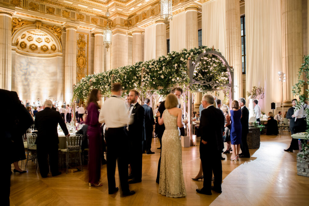 grand-hall-in-large-wedding-venue-liz-banfield