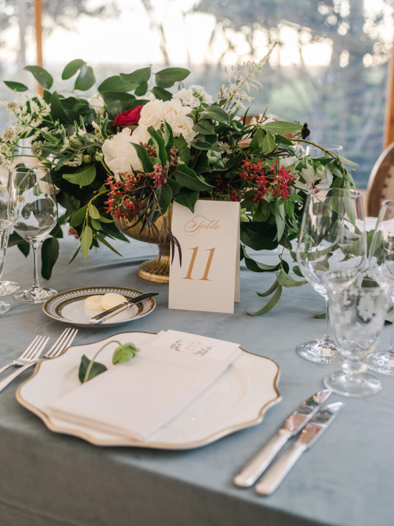 table-setting-for-sea-island-wedding-reception
