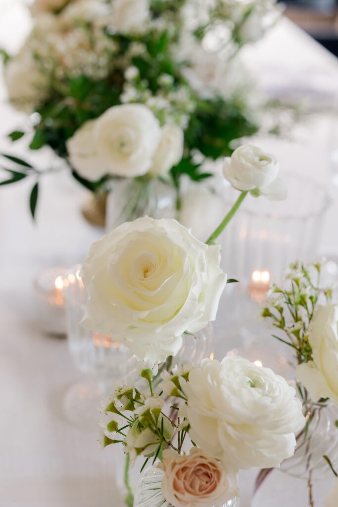 white-and-pink-rose-table-setting-florals