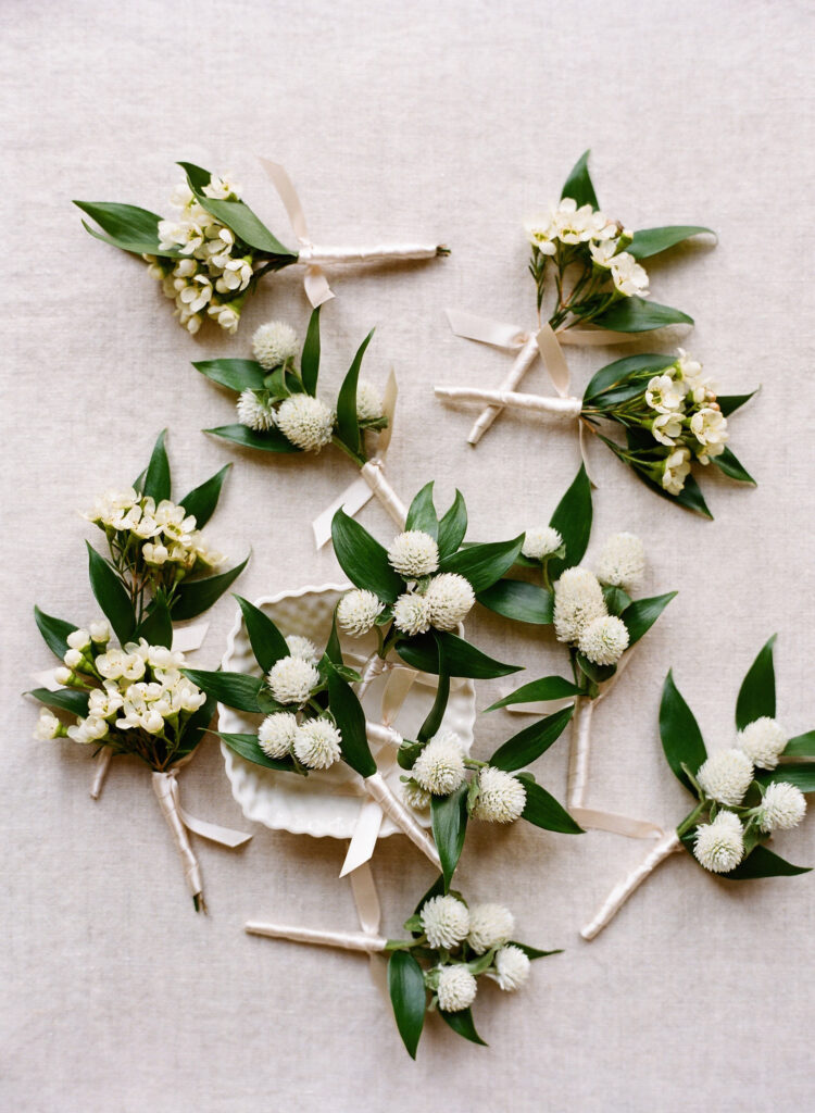 boutonnieres-for-groomsmen
